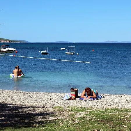 アパート With A Parking Space Mirca, Brac - 15683 スペタル